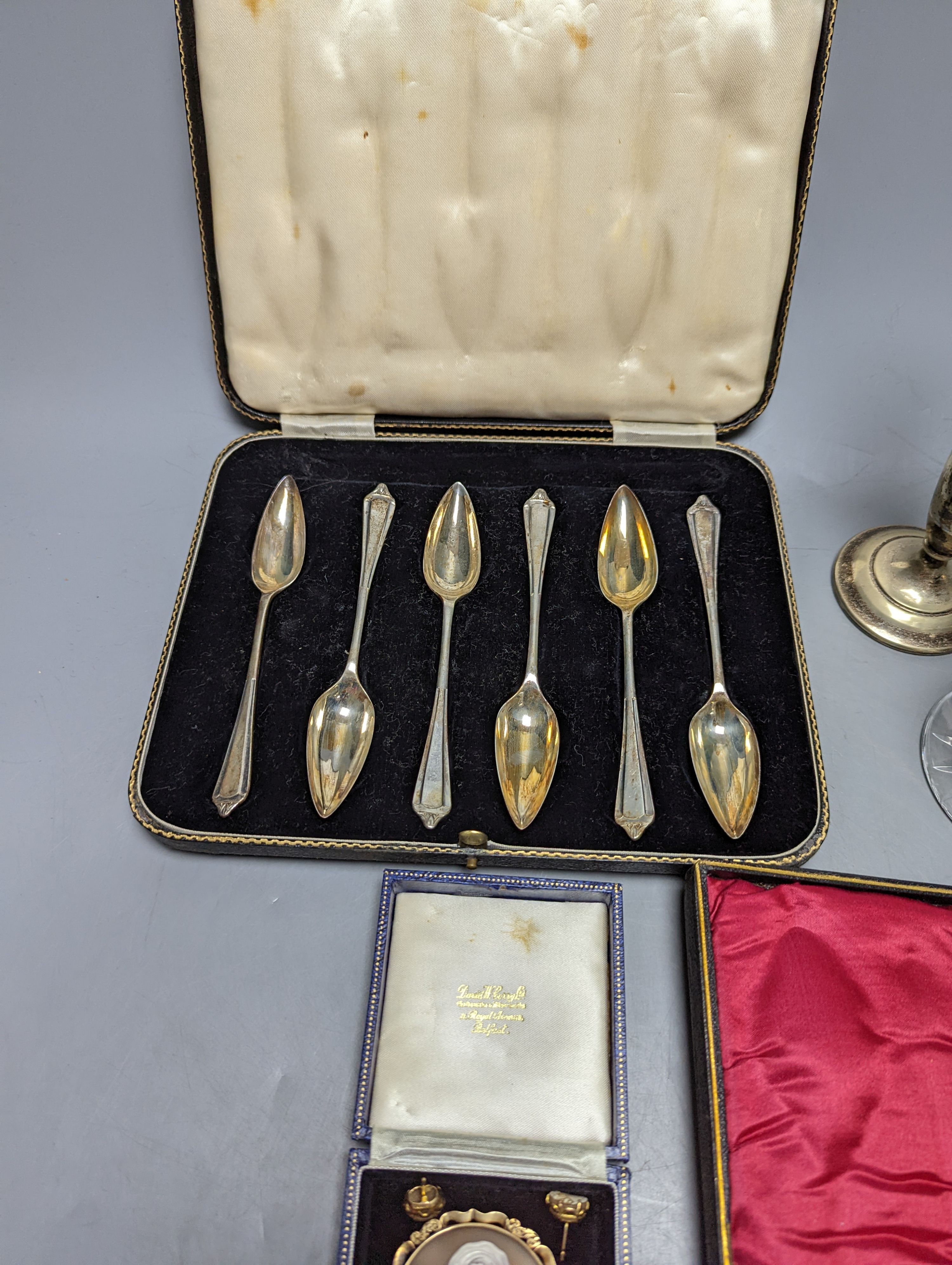 Mixed items including coins, cameo brooch in yellow metal mount, plated ware and a cased set of six silver grapefruit spoons.